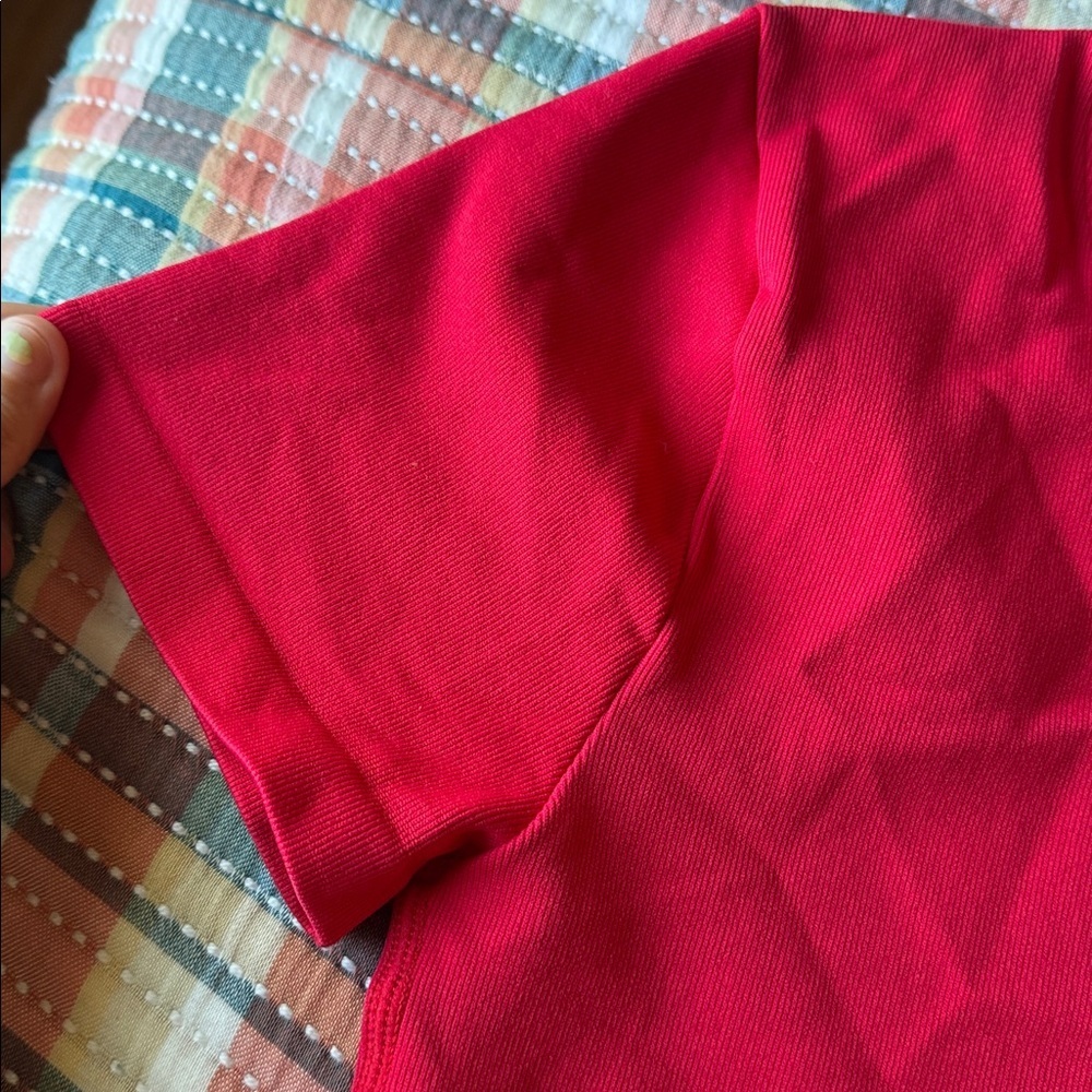 OQQ cherry red ribbed crop athletic active top size medium NWOT - Picture 2 of 3